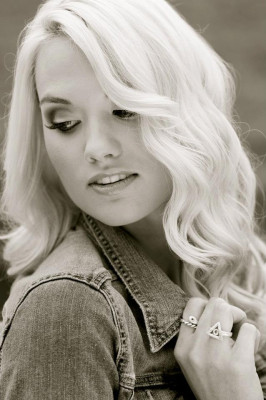 Laura James pic #637936
